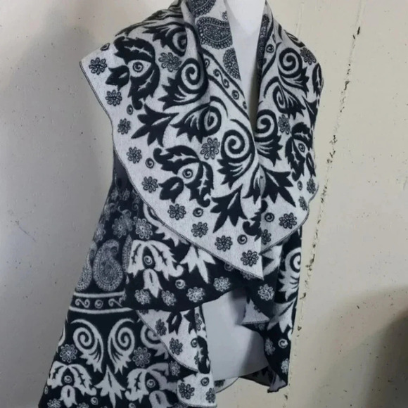 Reversible Boho black/white paisley Flowy Vest‎ - Picture 5 of 7
